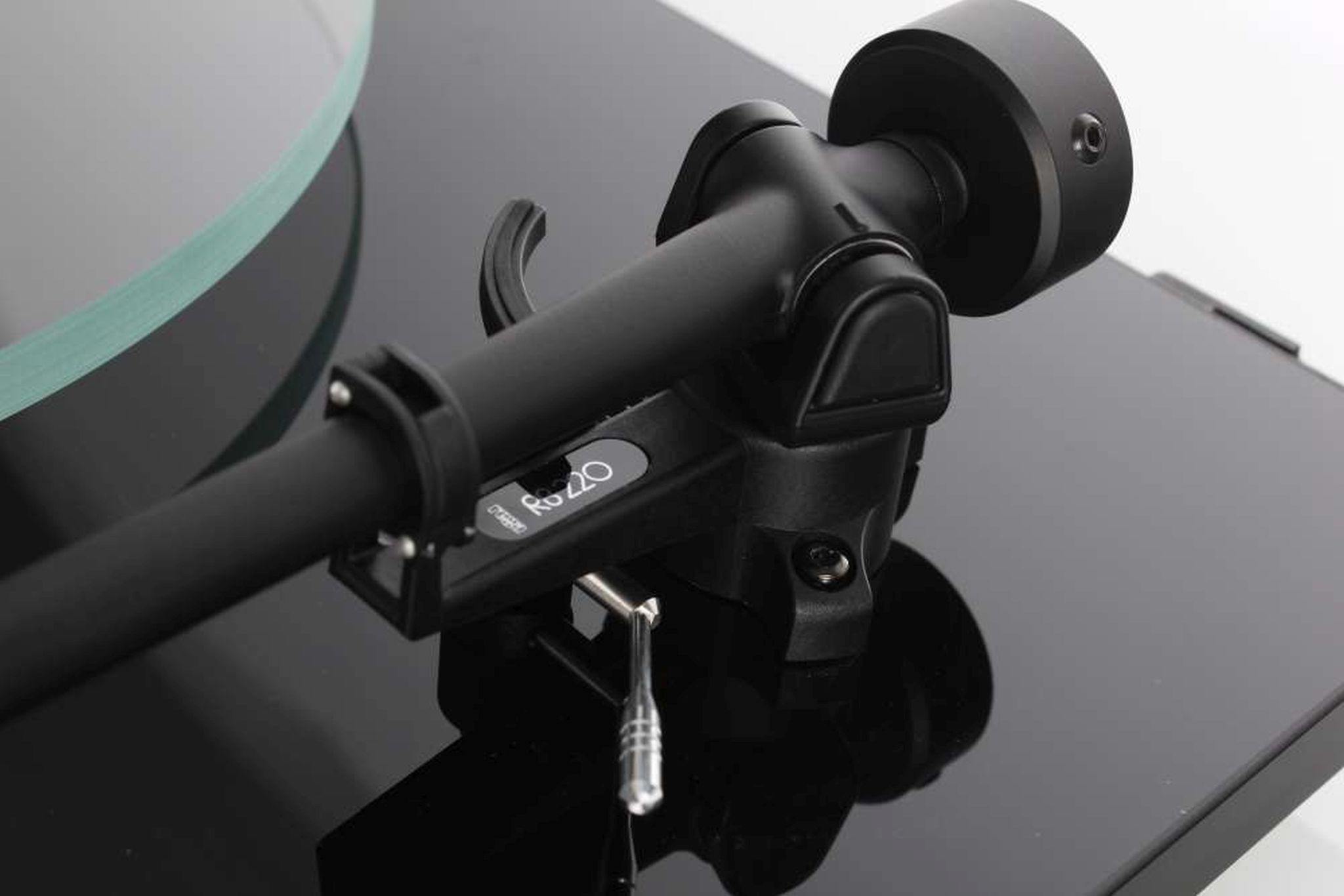 Rega Planar 2 Plattenspieler Schwarz inkl. Carbon MM-Tonabnehmer RB220