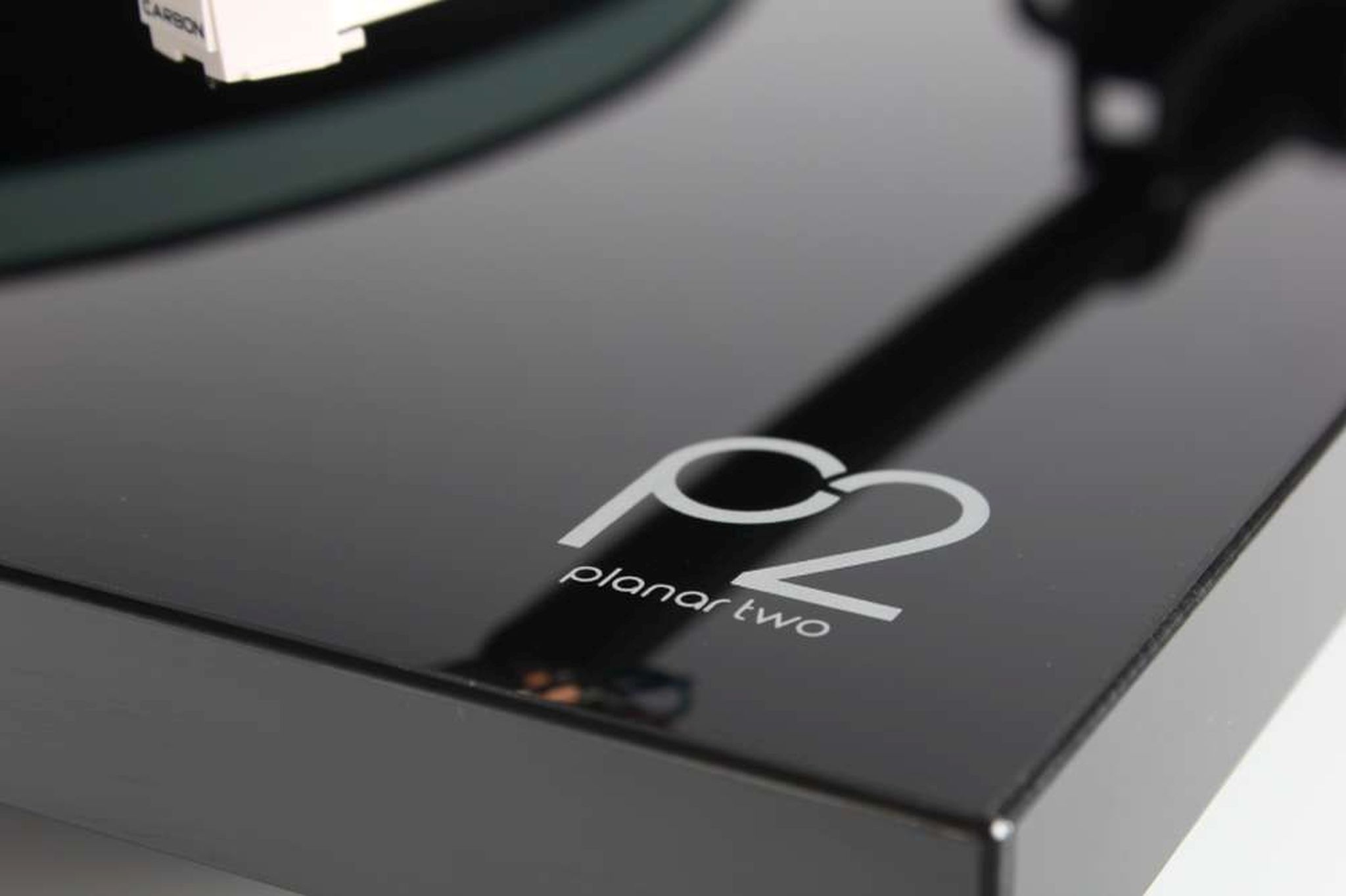 Rega Planar 2 Plattenspieler Schwarz inkl. Carbon MM-Tonabnehmer RB220