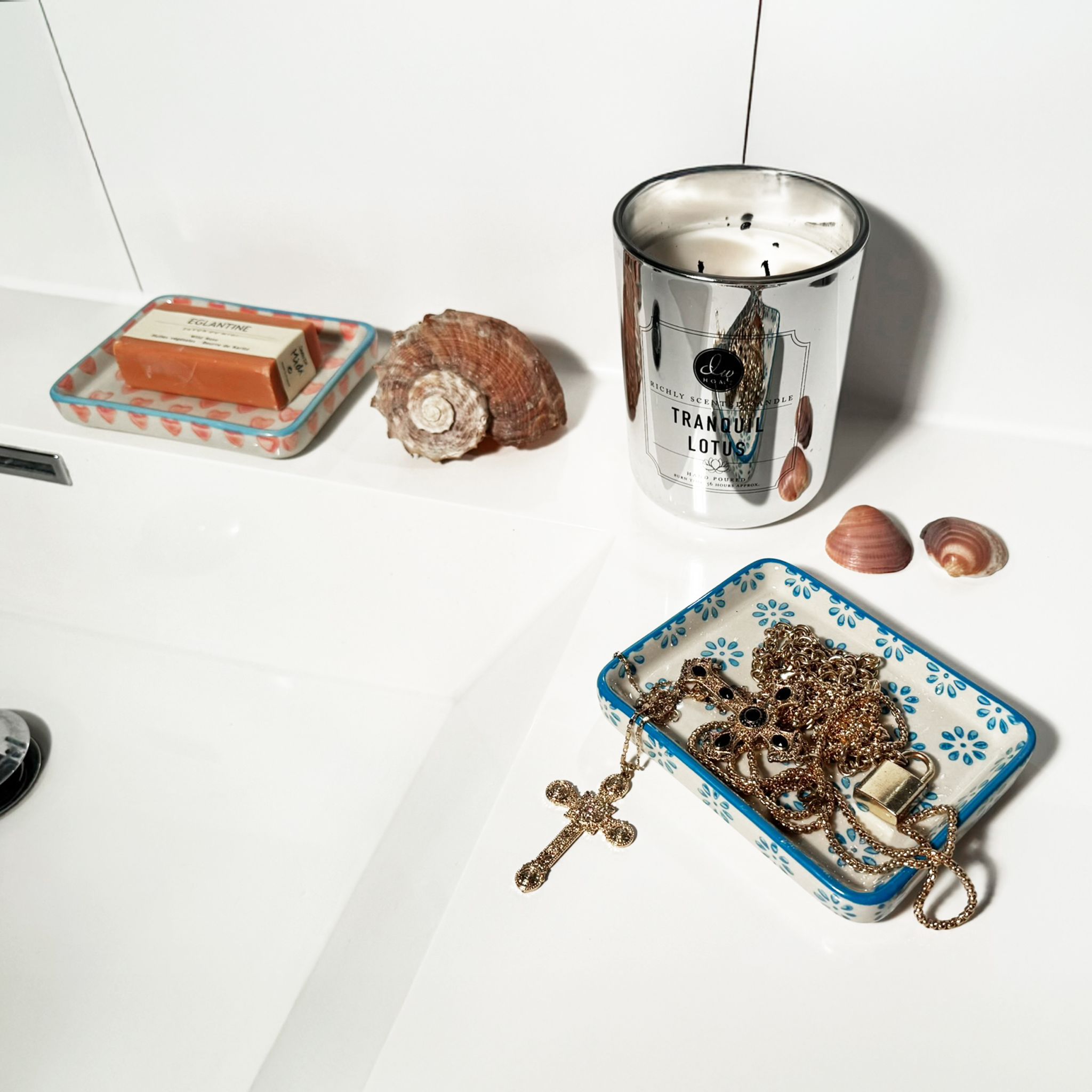 Parusia Seifenschale Blüten hellblau – dekorative Keramik-Seifenschale