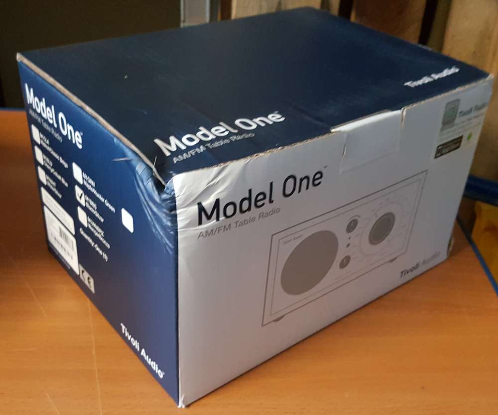B-Ware - Verpackung beschädigt - Tivoli Audio Model ONE Radio Schwarz / schwarz silber